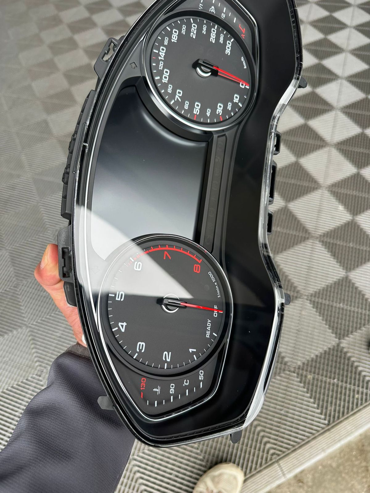 Detailaufnahme Kombiinstrument nach Aufbereitung